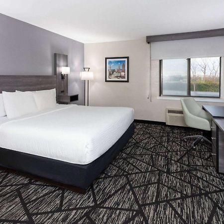 La Quinta Inn By Wyndham Cleveland Independence Exterior photo