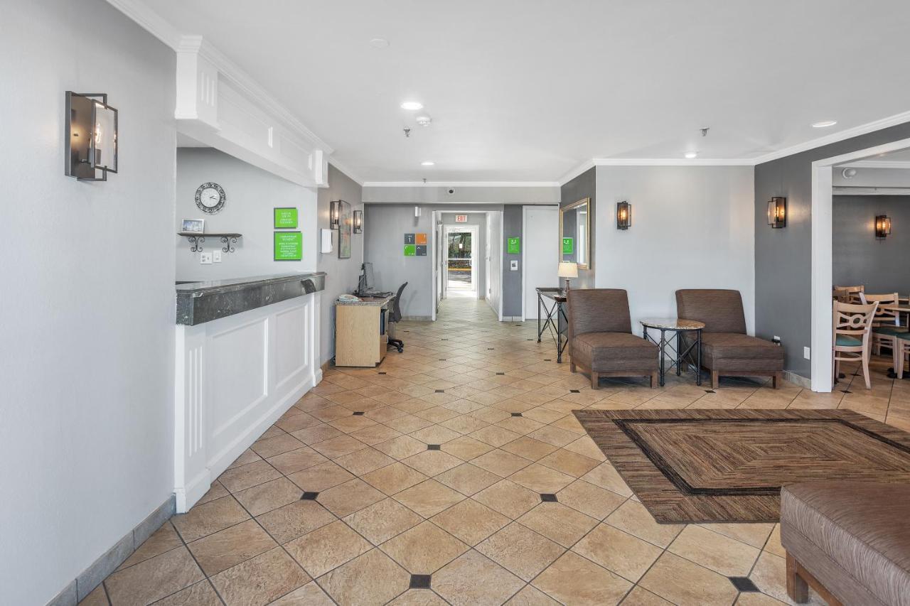 La Quinta Inn By Wyndham Cleveland Independence Exterior photo