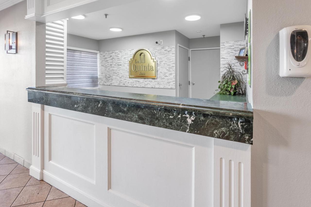 La Quinta Inn By Wyndham Cleveland Independence Exterior photo