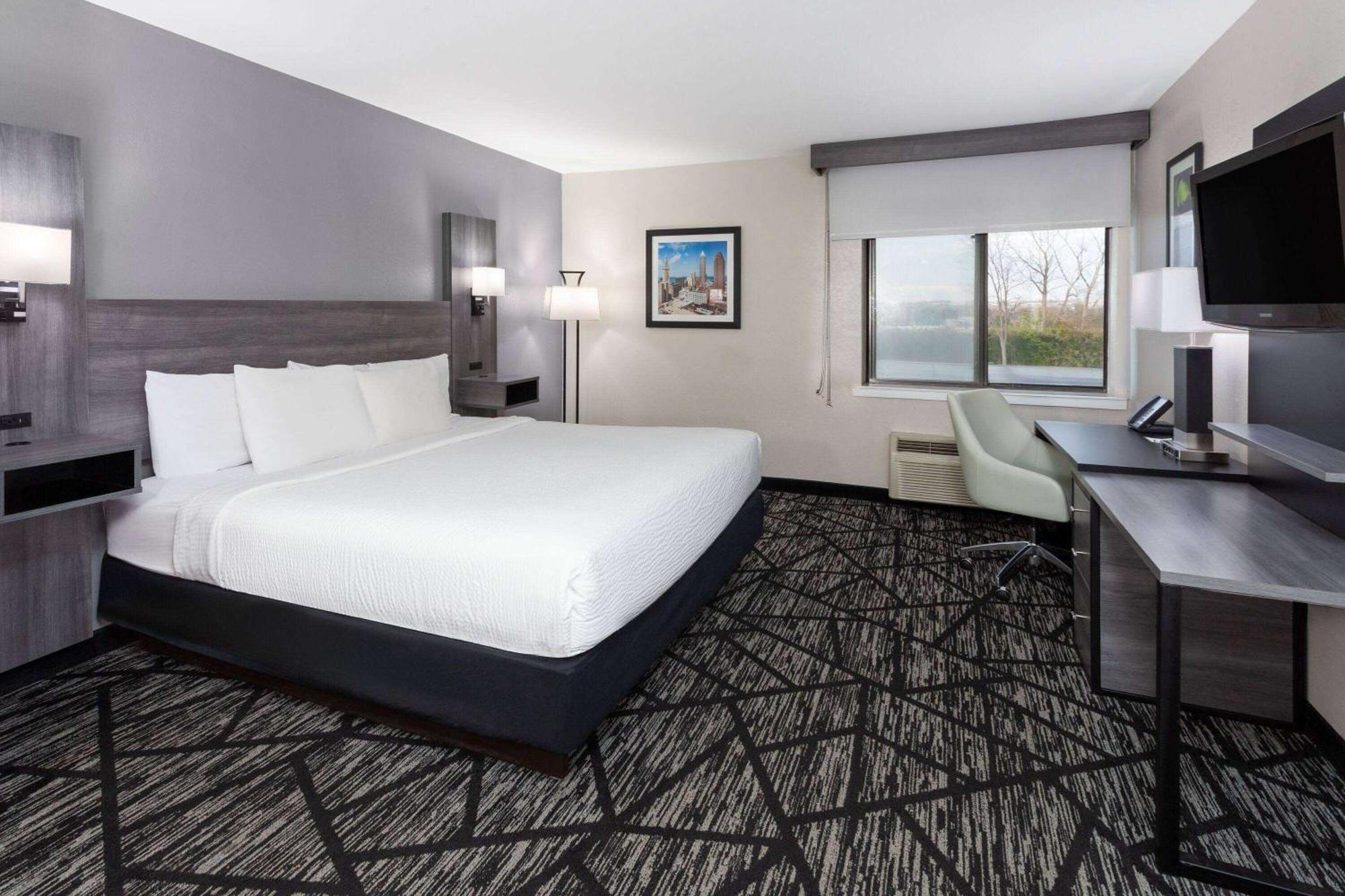 La Quinta Inn By Wyndham Cleveland Independence Exterior photo