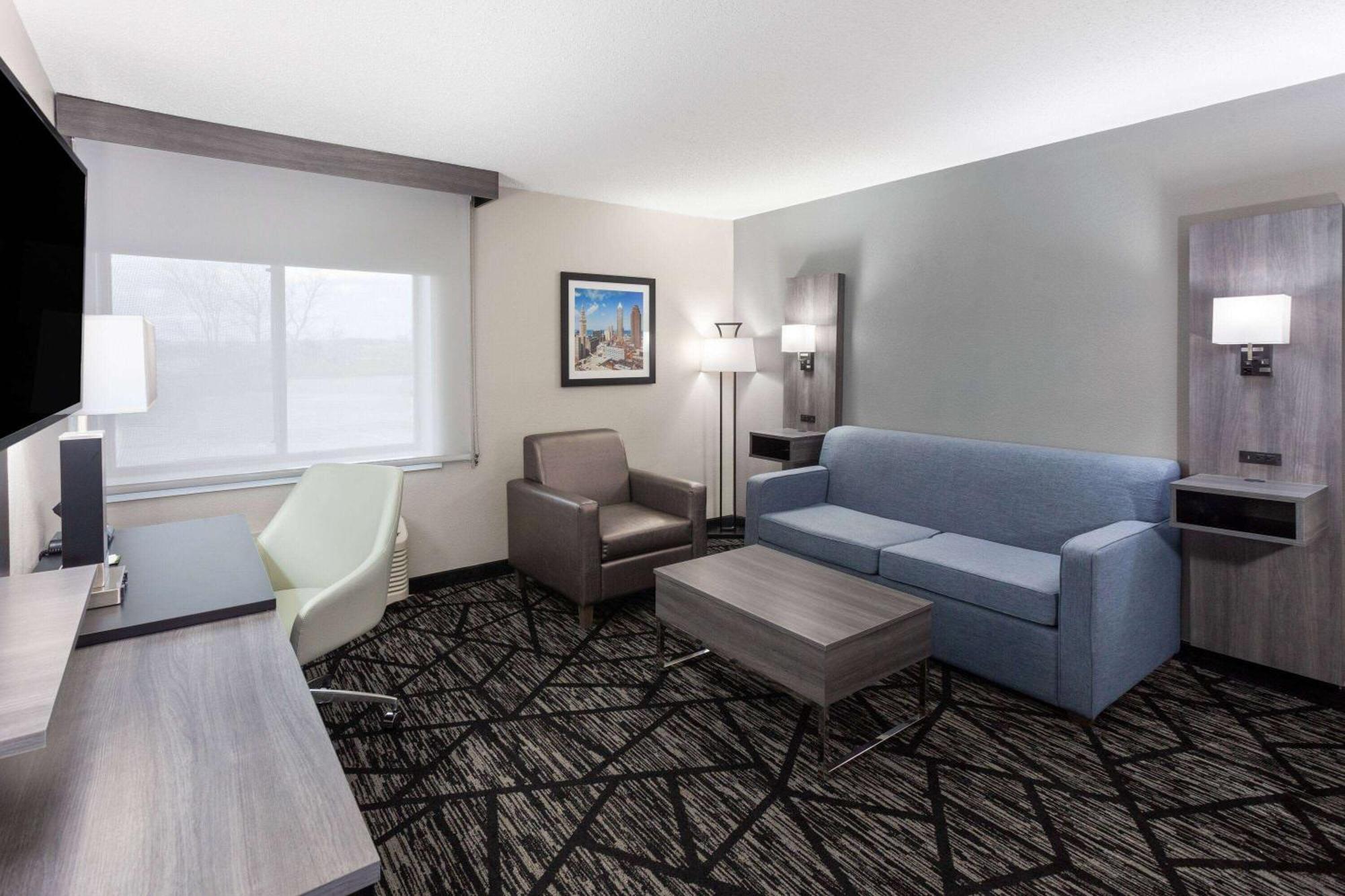 La Quinta Inn By Wyndham Cleveland Independence Exterior photo