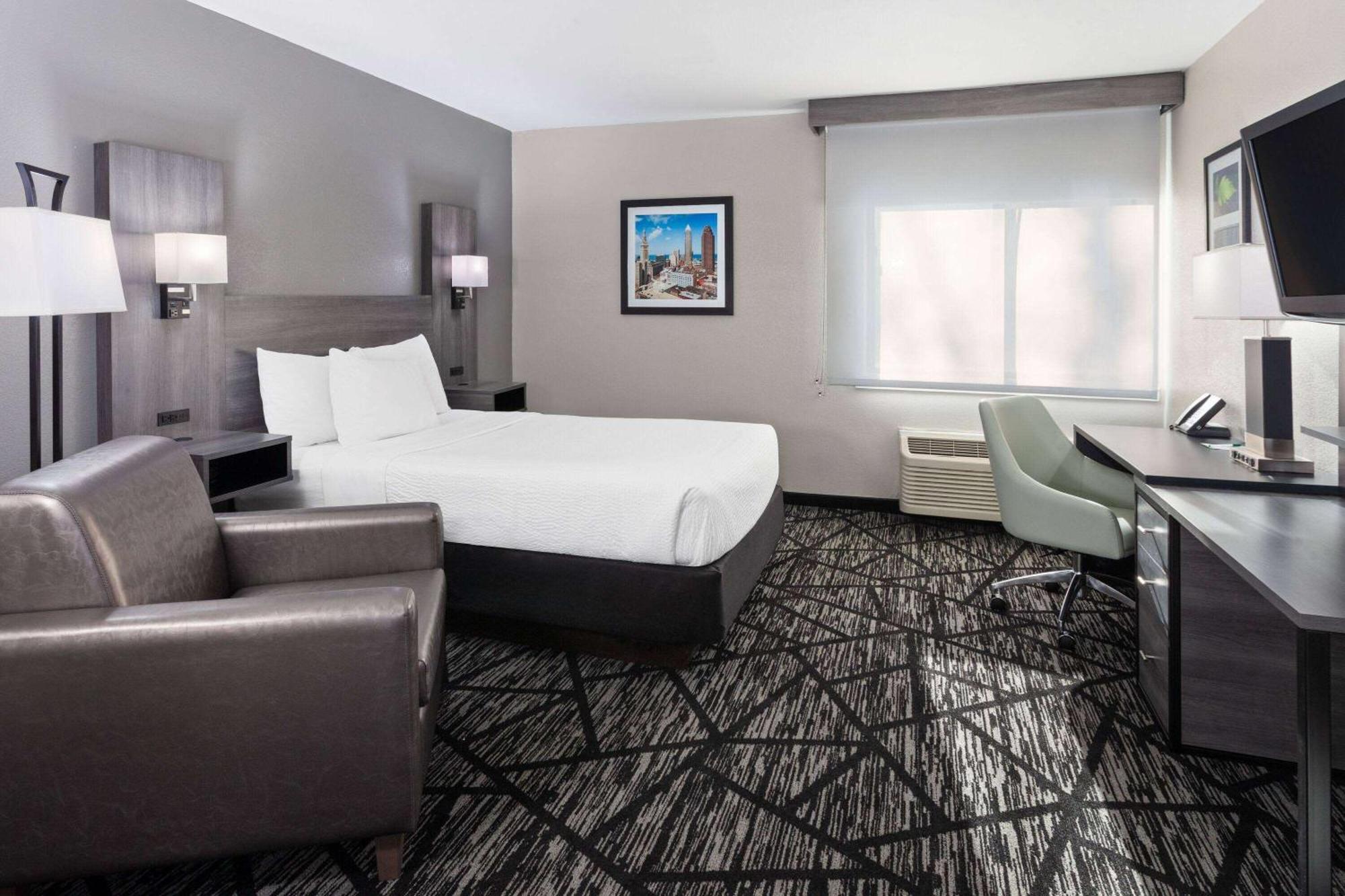 La Quinta Inn By Wyndham Cleveland Independence Exterior photo