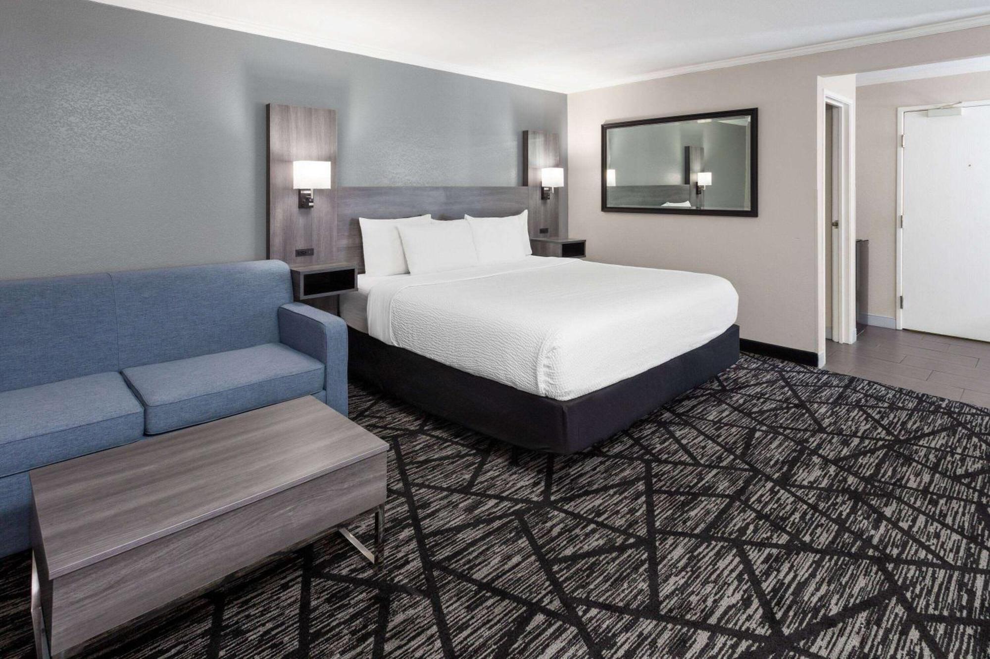 La Quinta Inn By Wyndham Cleveland Independence Exterior photo